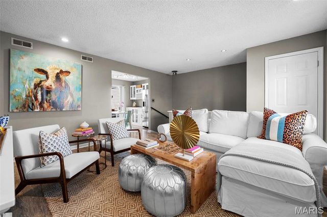 1513 Swallow Drive, St Louis, MO 63144