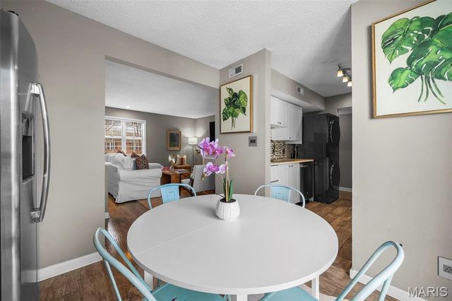 1513 Swallow Drive, St Louis, MO 63144