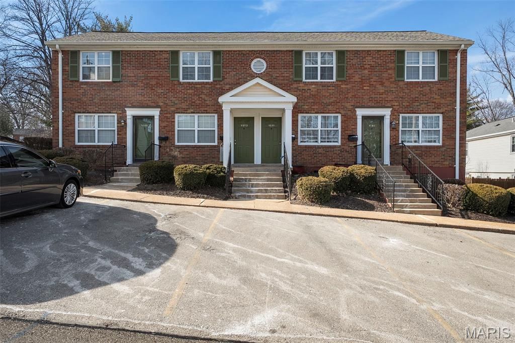 1513 Swallow Drive, St Louis, MO 63144