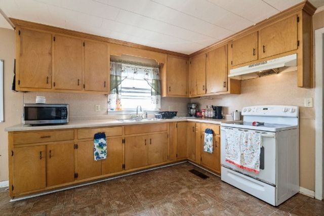 2751 Evins Mill Rd, Smithville, TN 37166