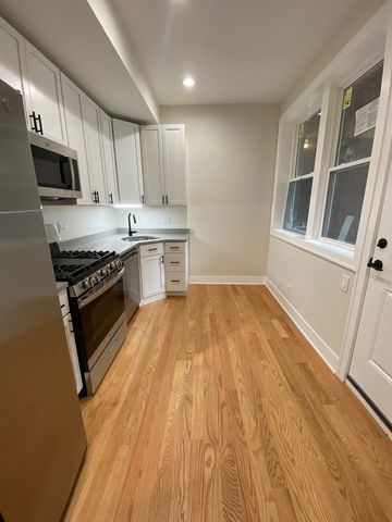 1055 W Pratt Boulevard 2A, Chicago, IL 60626