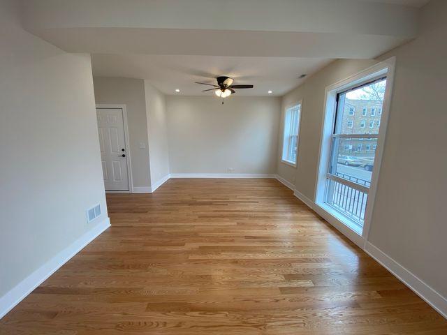 1055 W Pratt Boulevard 2A, Chicago, IL 60626