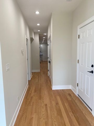 1055 W Pratt Boulevard 2A, Chicago, IL 60626