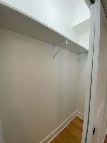 1055 W Pratt Boulevard 2A, Chicago, IL 60626