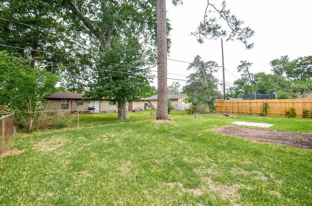 10403 Royal Oaks Drive, Houston, TX 77016