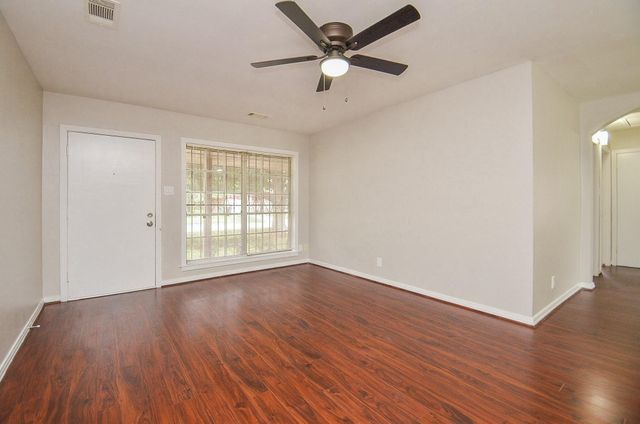 10403 Royal Oaks Drive, Houston, TX 77016