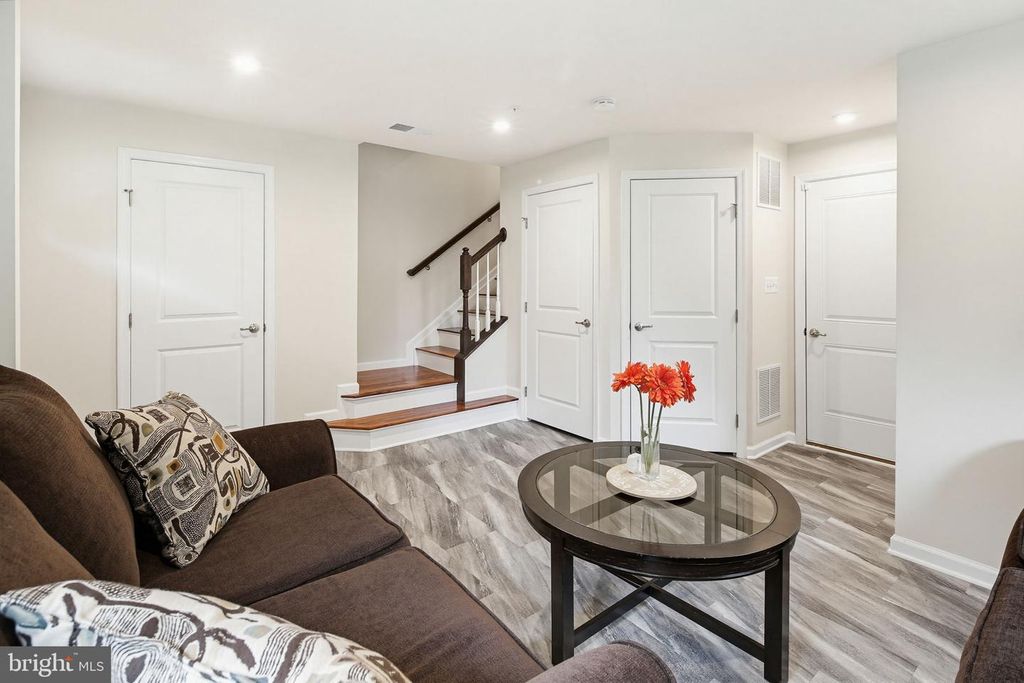 Image 5 of property listing at 10101 CAMPBELL BLVD, Middle River, MD 21220
