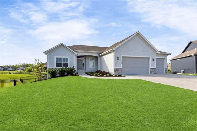 17742 S Myrna Drive, Olathe, KS 66062