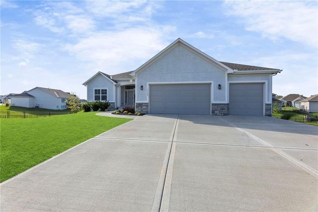 17742 S Myrna Drive, Olathe, KS 66062