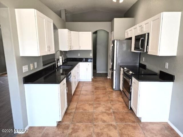 8832 N Mesquite Bluffs Place, Tucson, AZ 85742