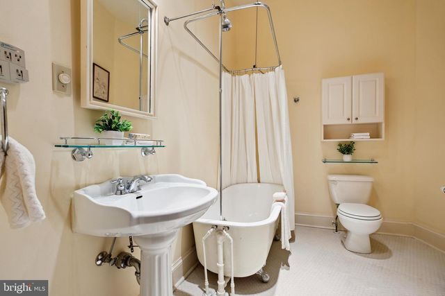 17 LOGAN CIR NW, Washington, DC 20005
