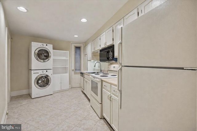 17 LOGAN CIR NW, Washington, DC 20005