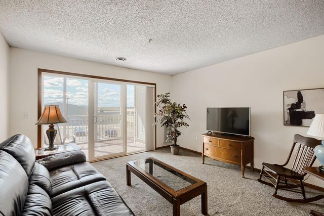 2231 Penn Place 120, North Saint Paul, MN 55109