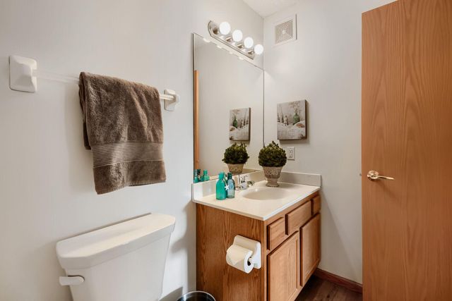 2231 Penn Place 120, North Saint Paul, MN 55109