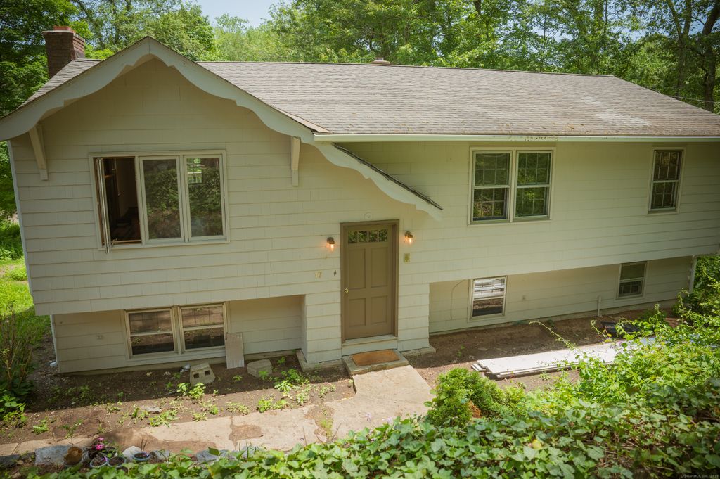 17 Valley Road, Clinton, CT 06413