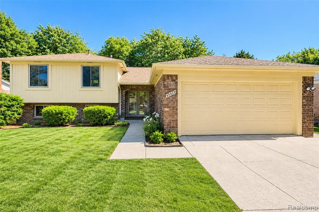 45429 Brunswick Drive, Canton, MI 48187