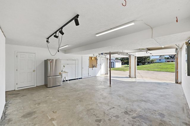 1039 Indian Trail, Lawrenceburg, KY 40342