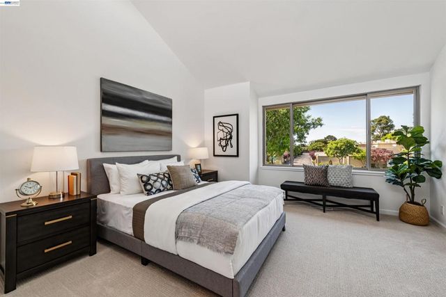 1104 Island Dr, Alameda, CA 94502