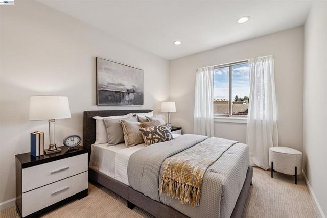 1104 Island Dr, Alameda, CA 94502