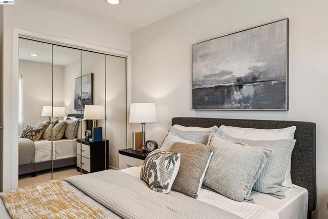 1104 Island Dr, Alameda, CA 94502