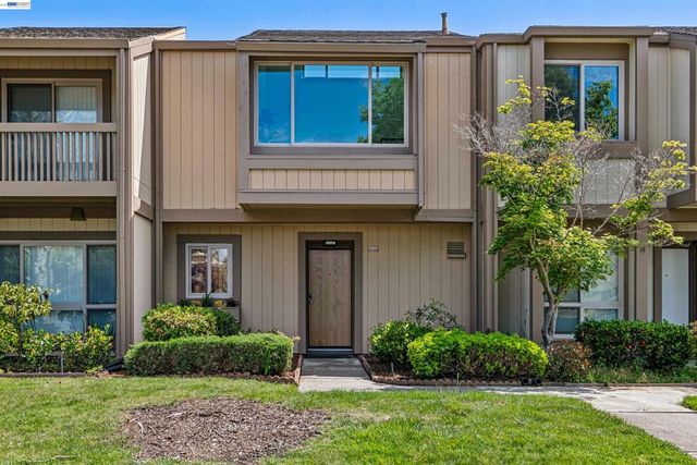 1104 Island Dr, Alameda, CA 94502