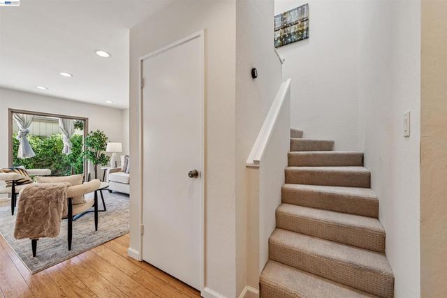 1104 Island Dr, Alameda, CA 94502