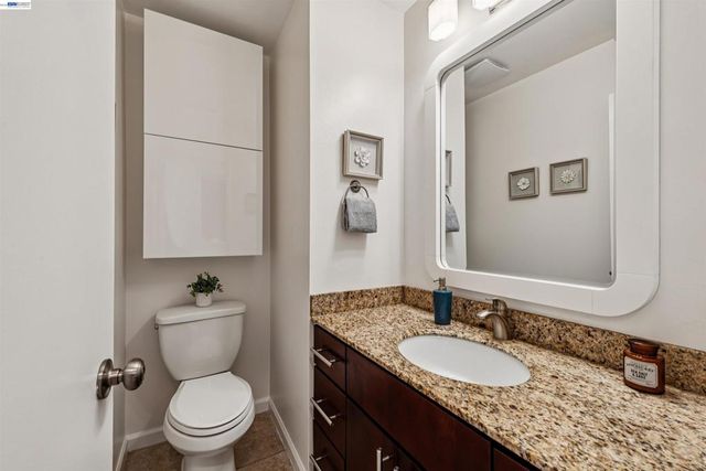 1104 Island Dr, Alameda, CA 94502