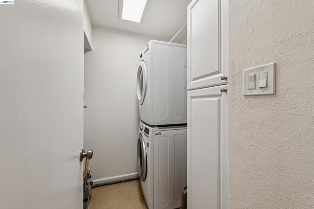 1104 Island Dr, Alameda, CA 94502