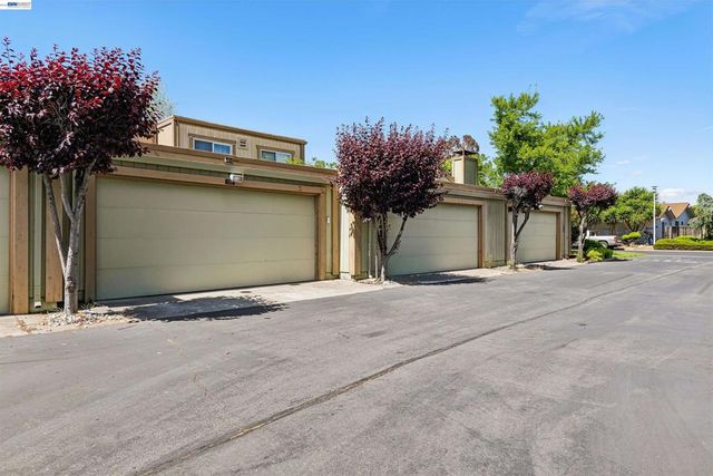 1104 Island Dr, Alameda, CA 94502