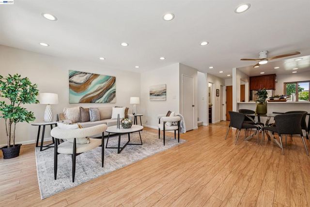 1104 Island Dr, Alameda, CA 94502