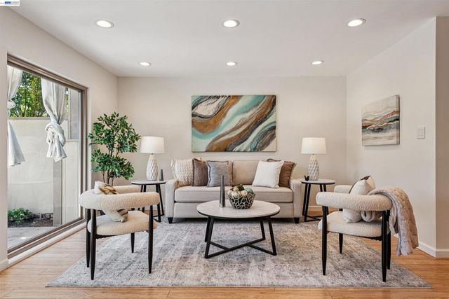 1104 Island Dr, Alameda, CA 94502