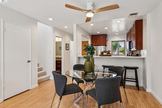 1104 Island Dr, Alameda, CA 94502