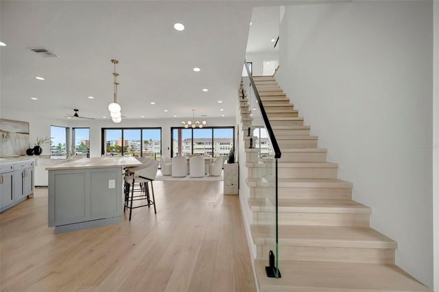 7176 S SHORE DRIVE S, St Petersburg, FL 33707