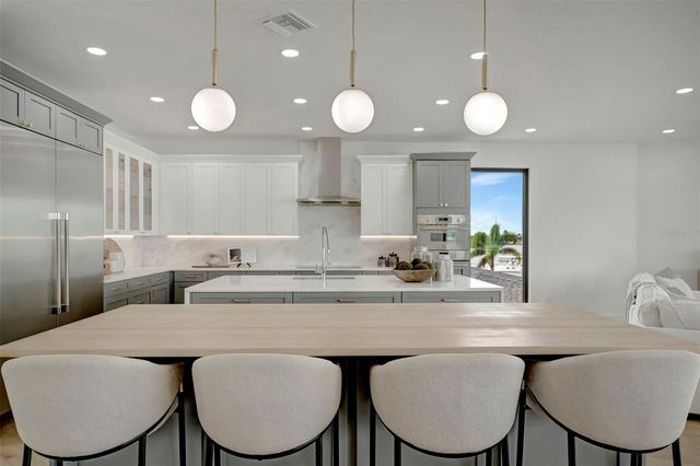 7176 S SHORE DRIVE S, St Petersburg, FL 33707