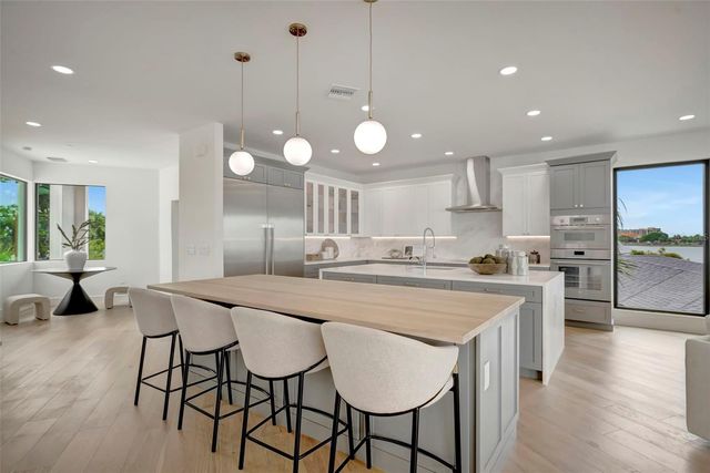 7176 S SHORE DRIVE S, St Petersburg, FL 33707