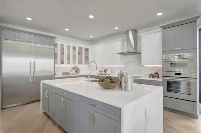 7176 S SHORE DRIVE S, St Petersburg, FL 33707