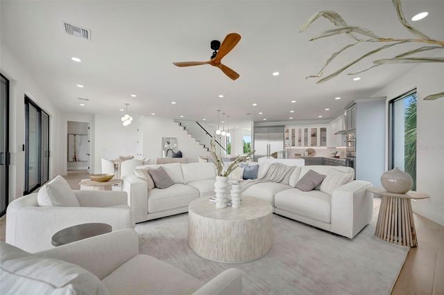 7176 S SHORE DRIVE S, St Petersburg, FL 33707