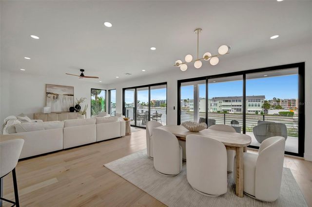 7176 S SHORE DRIVE S, St Petersburg, FL 33707