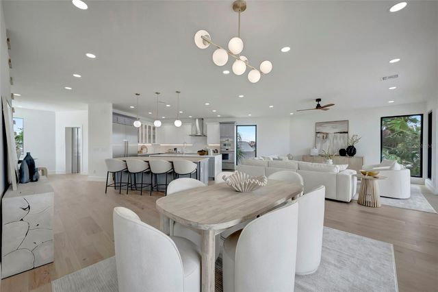 7176 S SHORE DRIVE S, St Petersburg, FL 33707