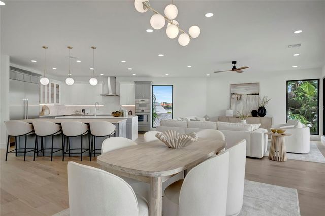 7176 S SHORE DRIVE S, St Petersburg, FL 33707