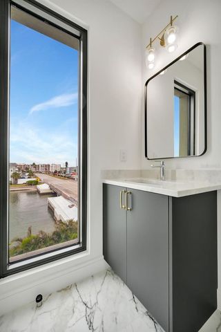 7176 S SHORE DRIVE S, St Petersburg, FL 33707