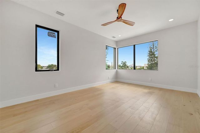 7176 S SHORE DRIVE S, St Petersburg, FL 33707