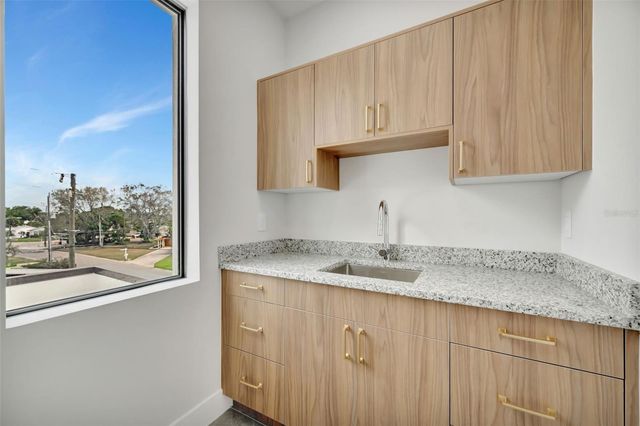 7176 S SHORE DRIVE S, St Petersburg, FL 33707