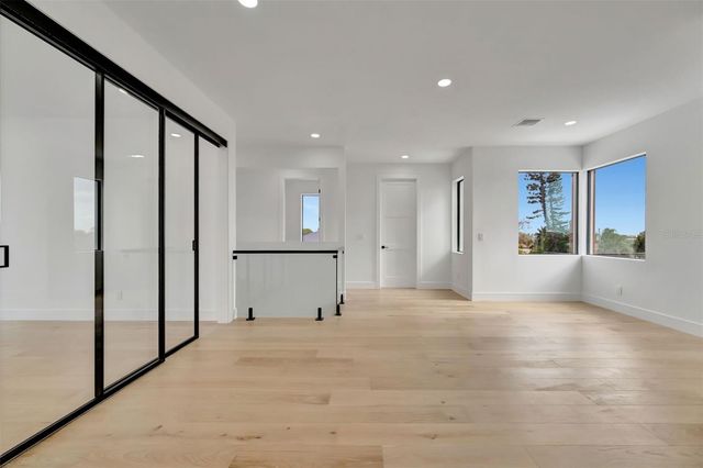 7176 S SHORE DRIVE S, St Petersburg, FL 33707