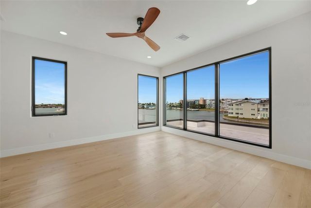 7176 S SHORE DRIVE S, St Petersburg, FL 33707