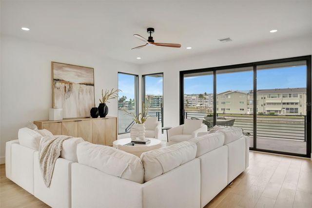 7176 S SHORE DRIVE S, St Petersburg, FL 33707