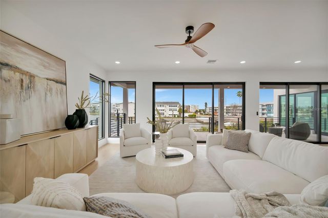 7176 S SHORE DRIVE S, St Petersburg, FL 33707