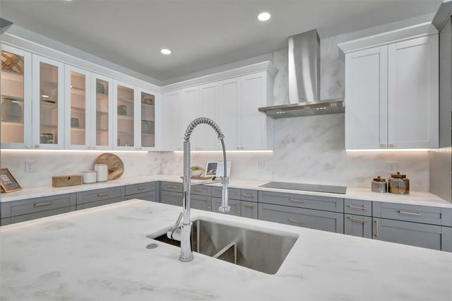 7176 S SHORE DRIVE S, St Petersburg, FL 33707