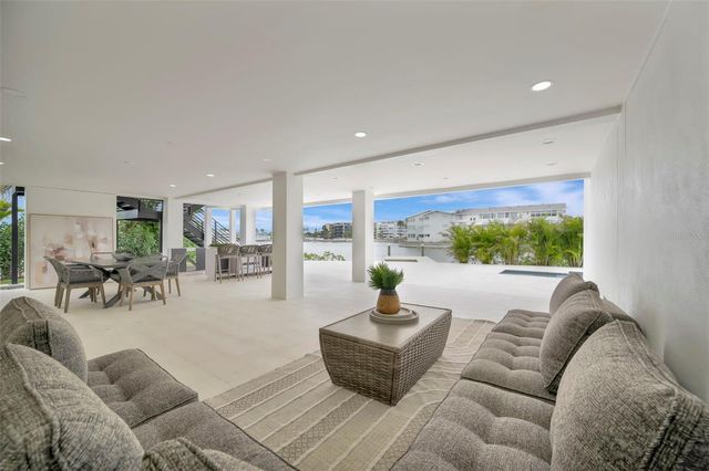 7176 S SHORE DRIVE S, St Petersburg, FL 33707