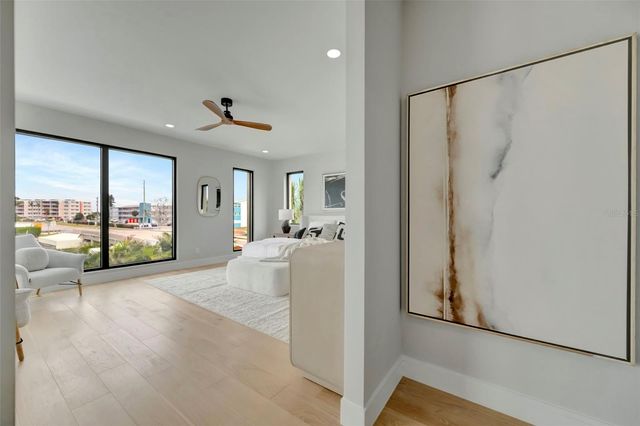 7176 S SHORE DRIVE S, St Petersburg, FL 33707